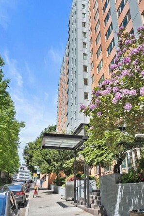 Exterior - Studio in the heart of Seattle - Fast WiFi & AC (Seattle)