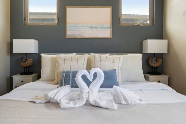 2 bedrooms, iron/ironing board, travel crib, WiFi - Relax & Fun |Fire Pit| Lovely 2BR FUN Game #Family (Half Moon Bay)