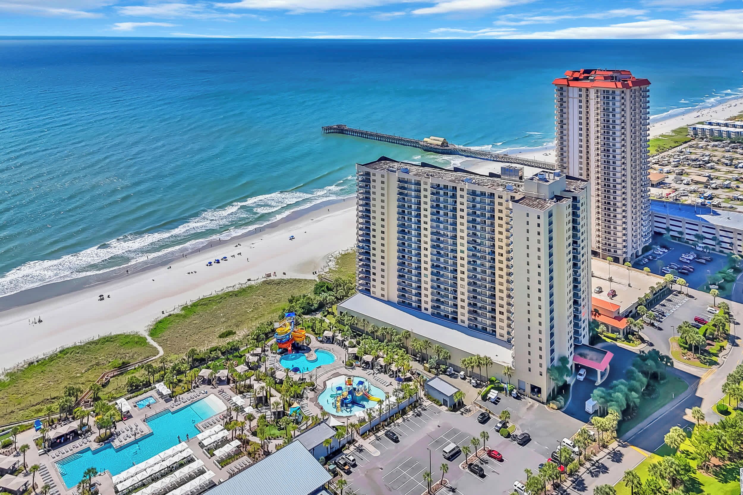 Playa en los alrededores y camastros 