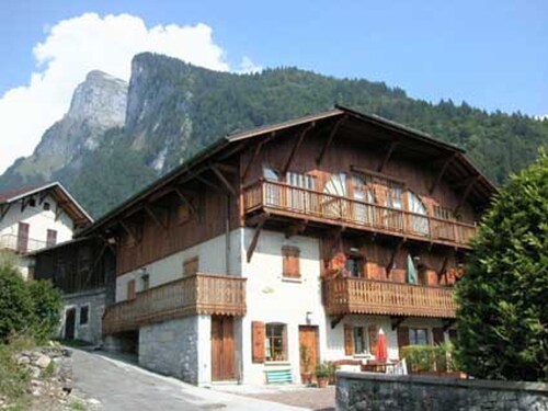3-room apartment with balcony and parking in Samoëns