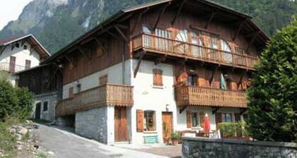 3-room apartment with balcony and parking in Samoëns