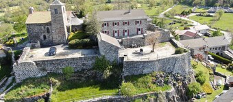 Family cottage with yard, ping-pong, near Lyon and Clermont-Ferrand