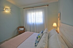 4 slaapkamers, reisbedje, wifi, beddengoed