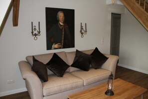 Unclassified image, 2 of 28, button