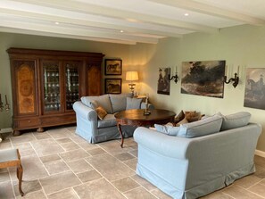 Unclassified image, 3 of 28, button