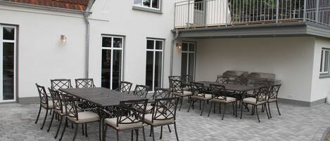 تناول الطعام بالخارج