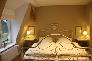 Unclassified image, 4 of 28, button