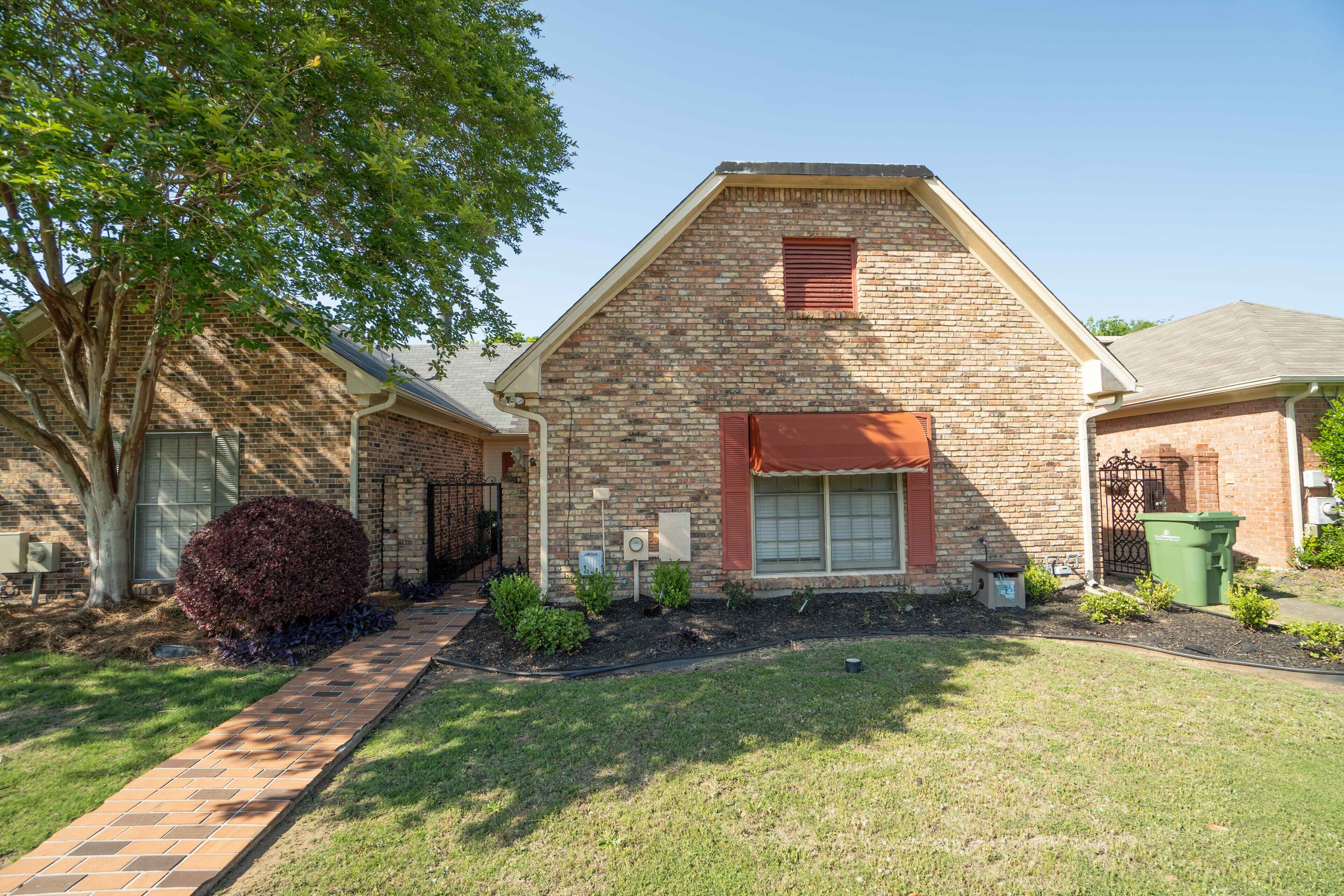 Hillwood Home, w/ 2 Dens, King Beds & Sun Room