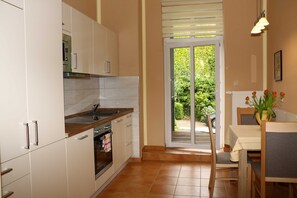 Kühlschrank, Mikrowelle, Ofen, Geschirrspüler