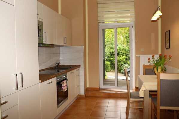 Fridge, microwave, oven, dishwasher - Fewo IV - Villa Elfriede (Sassnitz)