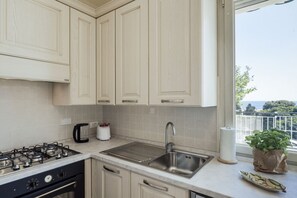 Microonde, forno, piano cottura, lavastoviglie