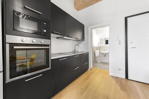 Microondas, horno, parrilla de estufa y lavavajillas 