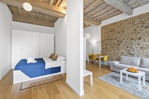 1 habitación, tabla de planchar con plancha y wifi 