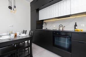 Réfrigérateur, four, plaque de cuisson, lave-vaisselle