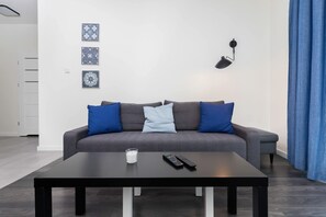 Flat-screen TV, offices - Starowiejska 56 Gdańsk | Modern Apartment with Parking & Balconies | Functional Furnishings | Two Bedrooms (Gdansk)