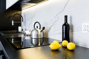 Fridge, oven, stovetop, dishwasher