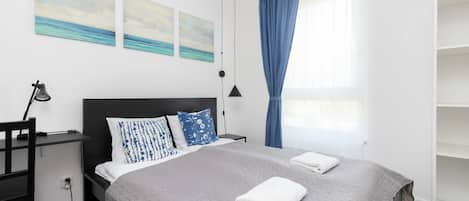 2 bedrooms, iron/ironing board, WiFi, bed sheets