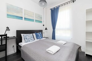 2 bedrooms, iron/ironing board, travel cot, WiFi