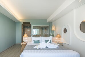 Premium Ocean Facing | In-room safe, desk, blackout drapes, bed sheets - Cosy Beach Hotel (Pattaya)