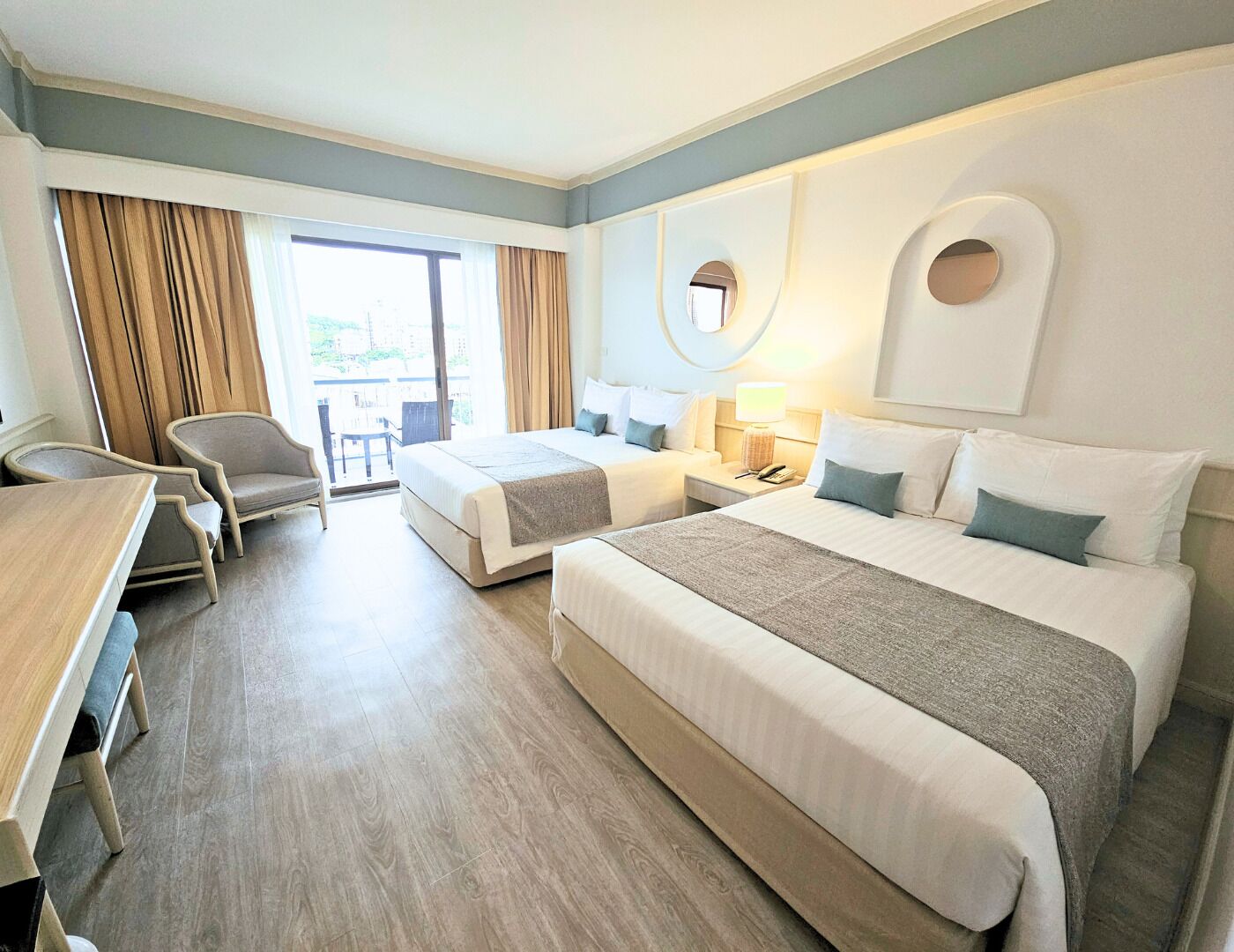 Superior Family Room | In-room safe, desk, blackout curtains, bed sheets