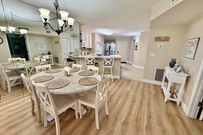 Dining - FREE FUN EVERYDAY!!!  Spacious renovated Gold-rated unit sure to make any family smile ear to ear! (Saint Augustine)