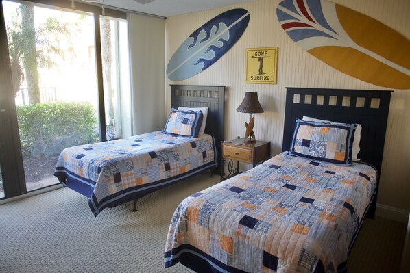 2 bedrooms, internet - Perfect family getaway...steps from pool and beach!!! (Saint Augustine)