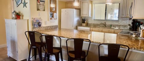 Kjøleskap, mikrobølgeovn og ovn