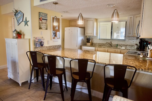 Fridge, microwave, oven