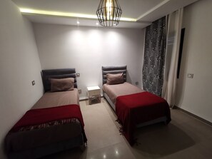 2 chambres, fer et planche à repasser, Wi-Fi, draps fournis