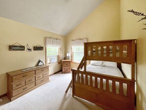 3 bedrooms, desk, iron/ironing board, travel cot