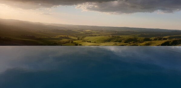 Outdoor pool - Sunset Suite SPA (STAFFOLO)