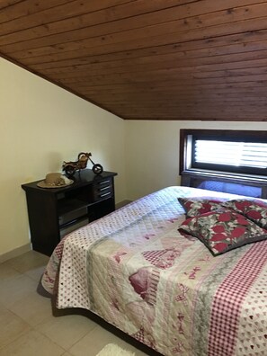 2 chambres, bureau, accès au Wi-Fi (inclus), literie fournie