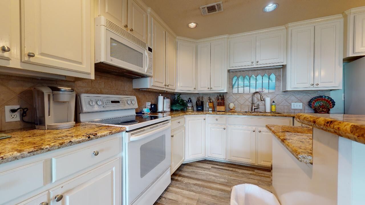 Geladeira, micro-ondas, fogão, cooktop