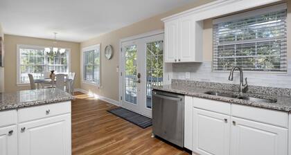 Remodeled Pet Friendly Beach House w/Pool+ Free Attraction Tickets!