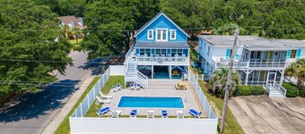 Remodeled Pet Friendly Beach House w/Pool+ Free Attraction Tickets!