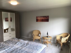 3 bedrooms, desk, iron/ironing board, travel crib - Ferienhaus Oberharzruhe für bis zu 6 Personen, 3 Schlafzimmer, 2 Bäder, Garten (Benneckenstein (Harz))