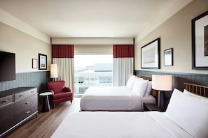 Premium bedding, in-room safe, individually decorated - The Scarlet, Lincoln, a Tribute Portfolio Hotel (Lincoln)