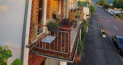 Nice apartment with balcony directly on the Rhine; centrally located