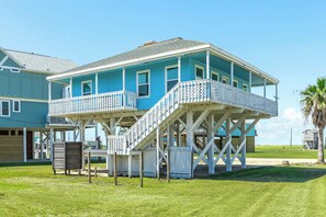 Exterior - Cute, Cozy & Completely Comfortable Beach Home! (Freeport)