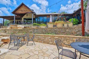 Outdoor dining - Fall Creek Vineyards Chardonnay Room (Driftwood)