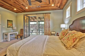 1 bedroom, WiFi, bed sheets, wheelchair access - Fall Creek Vineyards Chardonnay Room (Driftwood)
