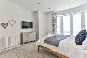 2 bedrooms, iron/ironing board, travel cot, free WiFi