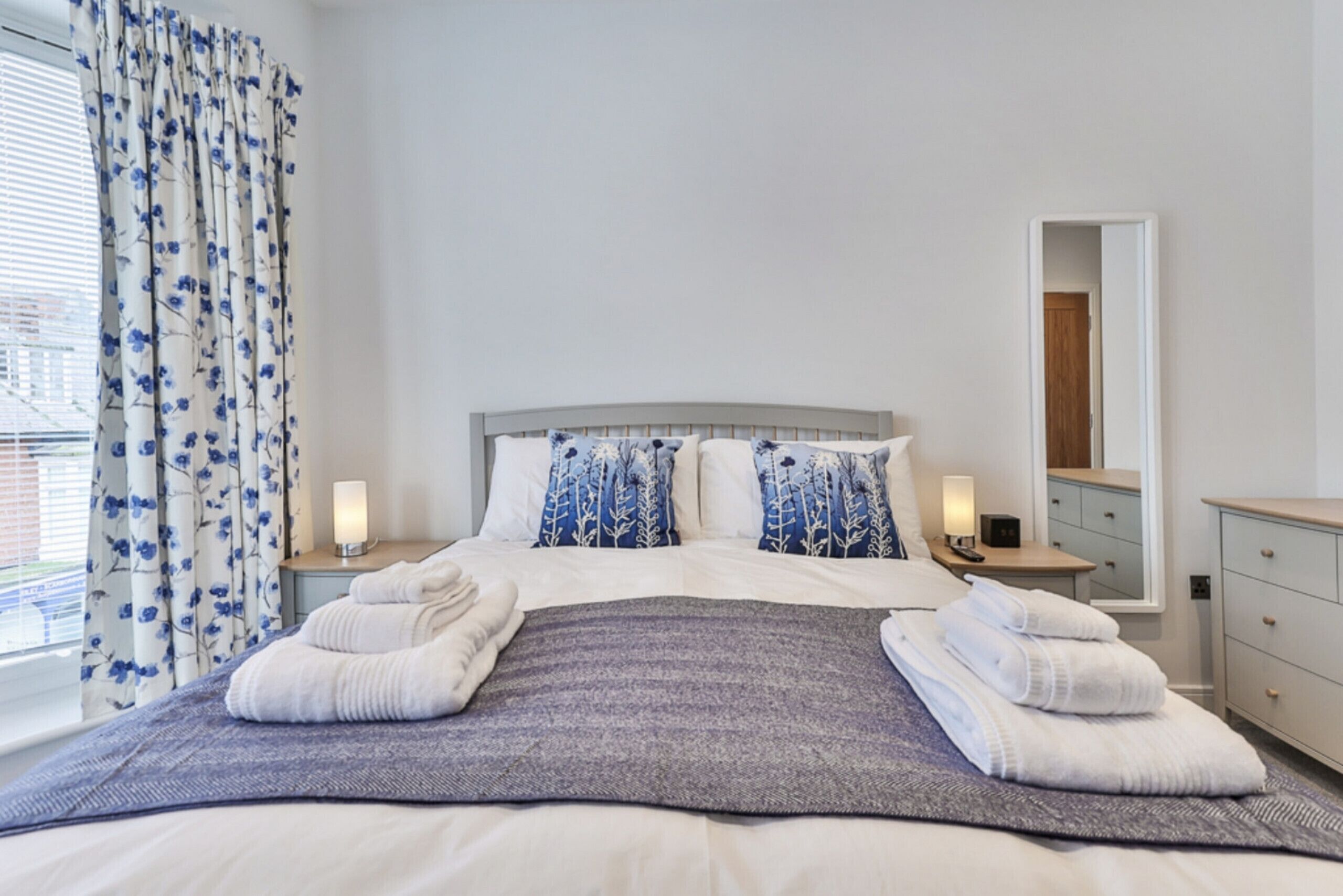 2 bedrooms, travel crib, free WiFi, bed sheets