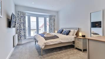 2 bedrooms, travel cot, free WiFi, bed sheets