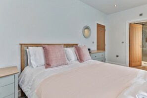 2 Schlafzimmer, Bügeleisen/Bügelbrett, Reisekinderbett, kostenloses WLAN