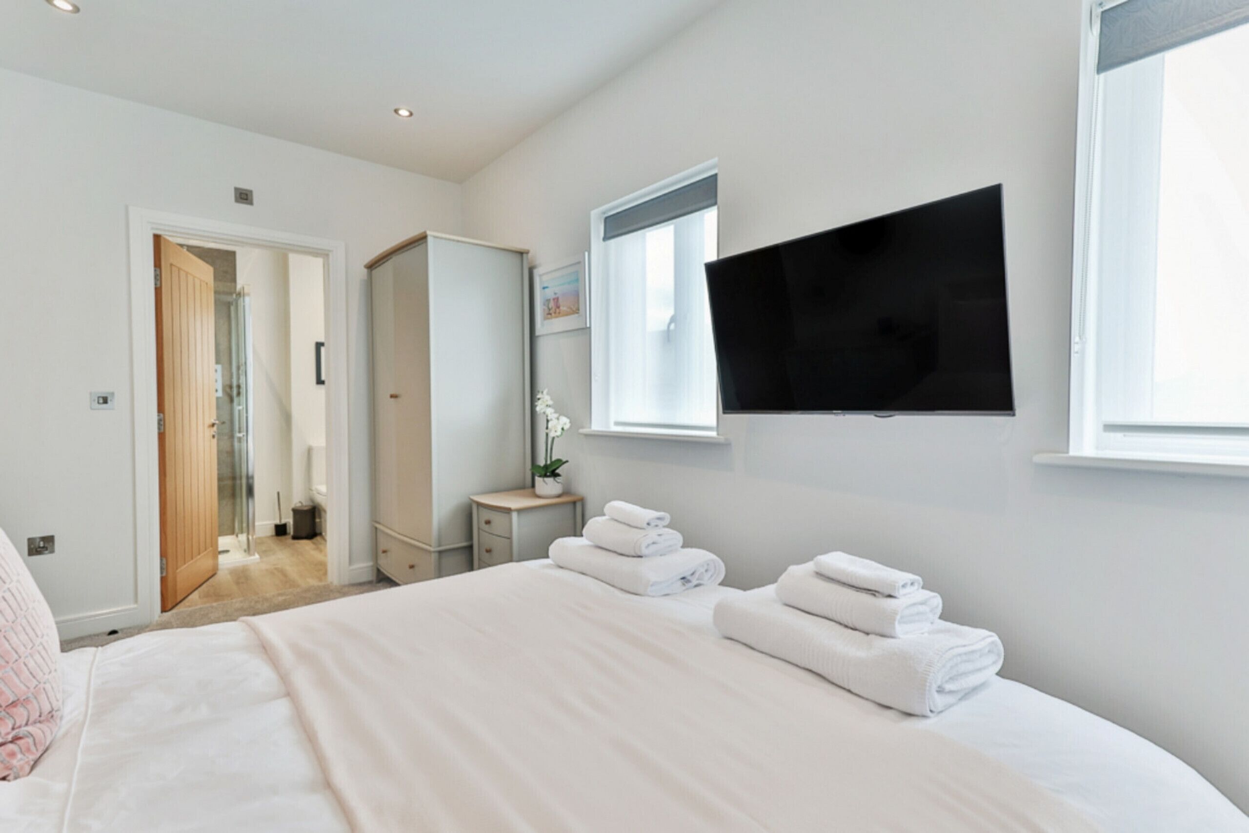 2 bedrooms, iron/ironing board, travel cot, free WiFi