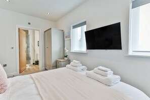 2 bedrooms, iron/ironing board, travel crib, free WiFi - Belle House, Apt 6 (Filey)