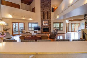 薄型テレビ、暖炉