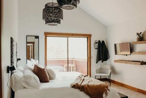 2 bedrooms, desk, iron/ironing board, travel cot - Prime Location | Luxurious condo | .4mi to Main St (Breckenridge)