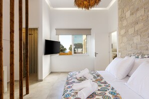 5 bedrooms, iron/ironing board, free WiFi, bed sheets